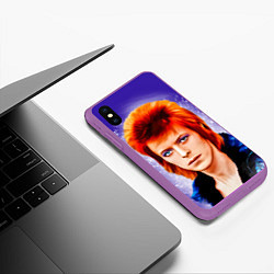 Чехол iPhone XS Max матовый Дэвид Боуи в синей куртке, цвет: 3D-фиолетовый — фото 2