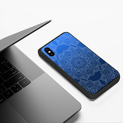 Чехол iPhone XS Max матовый Мандала на градиенте синего цвета, цвет: 3D-черный — фото 2