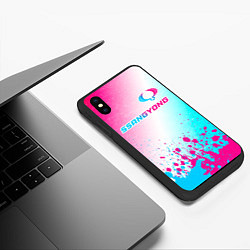 Чехол iPhone XS Max матовый SsangYong neon gradient style: символ сверху, цвет: 3D-черный — фото 2