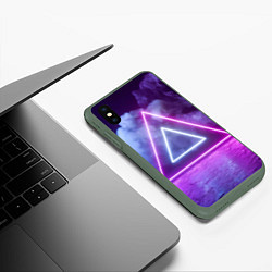 Чехол iPhone XS Max матовый Неоновый треугольник в неоновом дыму, цвет: 3D-темно-зеленый — фото 2