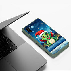 Чехол iPhone XS Max матовый Малыш новогодний дракончик 2024, цвет: 3D-темно-зеленый — фото 2