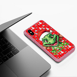 Чехол iPhone XS Max матовый Зеленый новогодний дракон на красном фоне, цвет: 3D-малиновый — фото 2