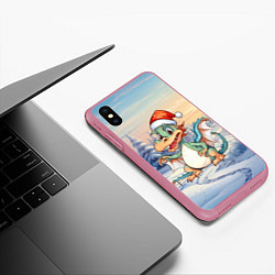 Чехол iPhone XS Max матовый Милый маленький новогодний дракон 2024 года, цвет: 3D-малиновый — фото 2