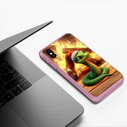 Чехол iPhone XS Max матовый Зеленая новогодняя змея 2025 года, цвет: 3D-розовый — фото 2