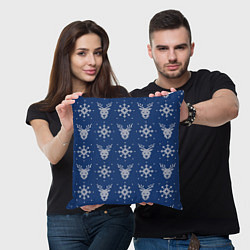 Подушка квадратная Вязаный зимний узор с оленями и снежинками, цвет: 3D-принт — фото 2
