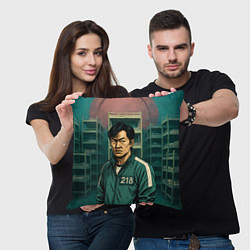 Подушка квадратная Игрок 218 из Игры в кальмара, цвет: 3D-принт — фото 2