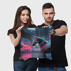 Подушка квадратная Лошадка новогодняя в стиле киберпанк, цвет: 3D-принт — фото 2