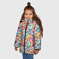 Куртка зимняя для девочки Вкусный узор из сладостей, цвет: 3D-черный — фото 2