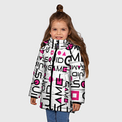 Куртка зимняя для девочки ИГРА В КАЛЬМАРА УЗОР И ПАТТЕРН ЛОГО, цвет: 3D-черный — фото 2