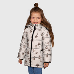 Куртка зимняя для девочки Бежевый паттерн лапки, цвет: 3D-черный — фото 2