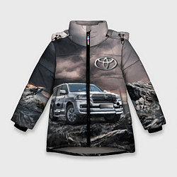 Куртка зимняя для девочки Toyota Land Cruiser 200 среди скал, цвет: 3D-светло-серый