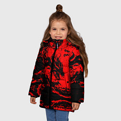 Куртка зимняя для девочки Черный дракон на красном небе, цвет: 3D-черный — фото 2