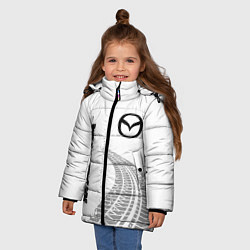 Куртка зимняя для девочки Mazda speed на светлом фоне со следами шин вертика, цвет: 3D-черный — фото 2