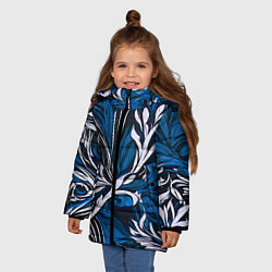Куртка зимняя для девочки Синий и белый узор на чёрном фоне, цвет: 3D-светло-серый — фото 2