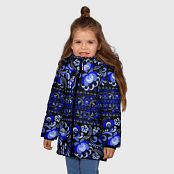 Куртка зимняя для девочки Новогодняя гжельская роспись цветами на чёрном фон, цвет: 3D-светло-серый — фото 2