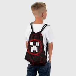Рюкзак-мешок Символ Minecraft и краска вокруг на темном фоне, цвет: 3D-принт — фото 2