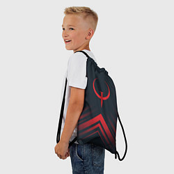 Рюкзак-мешок Красный символ Quake на темном фоне со стрелками, цвет: 3D-принт — фото 2