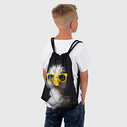 Рюкзак-мешок Белый гусь в желтых очках на черном фоне, цвет: 3D-принт — фото 2