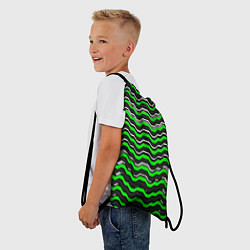 Рюкзак-мешок Белые и зелёные полосы на чёрном фоне, цвет: 3D-принт — фото 2