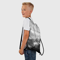 Рюкзак-мешок Скайрим - черно белый пейзаж, цвет: 3D-принт — фото 2