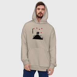 Толстовка-худи оверсайз Banksy Бэнкси мальчик и девочка на горе оружия, цвет: миндальный — фото 2