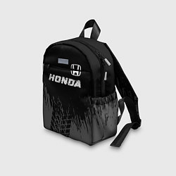 Детский рюкзак Honda speed на темном фоне со следами шин посереди, цвет: 3D-принт — фото 2