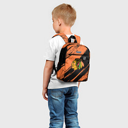 Детский рюкзак Чикаго Блэкхокс - фон с оранжевыми потертостами, цвет: 3D-принт — фото 2