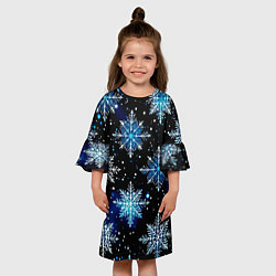 Платье клеш для девочки Стилизованный чёрно-синий со снежинками, цвет: 3D-принт — фото 2