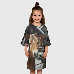 Платье клеш для девочки Лошадь у новогодней елки, цвет: 3D-принт — фото 2