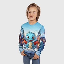 Лонгслив детский Дракоша в новогоднем городке, цвет: 3D-принт — фото 2
