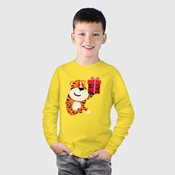 Лонгслив хлопковый детский Тигренок с подарком к Новому Году, цвет: желтый — фото 2