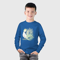 Лонгслив хлопковый детский Белый попугай с хохолком на фоне листьев пальмы, цвет: синий — фото 2