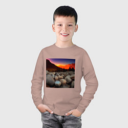Лонгслив хлопковый детский Горный пейзаж в закате солнца, каменная река, цвет: пыльно-розовый — фото 2