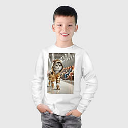 Лонгслив хлопковый детский Серый кот модель на подиуме, цвет: белый — фото 2