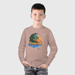 Лонгслив хлопковый детский Увлеченная рыба-рыбак ловит рыбу удочкой, цвет: пыльно-розовый — фото 2