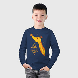 Лонгслив хлопковый детский Пятнистые друзья - жираф и бабочка, цвет: тёмно-синий — фото 2