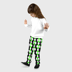 Брюки детские Зелёные и белые ромбы на чёрном фоне, цвет: 3D-принт — фото 2