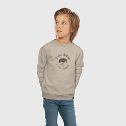 Свитшот хлопковый детский Йожик в позе журавля, цвет: миндальный — фото 2
