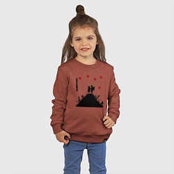 Свитшот хлопковый детский Banksy Бэнкси мальчик и девочка на горе оружия, цвет: кирпичный — фото 2