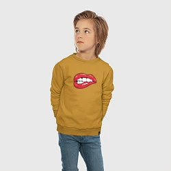 Свитшот хлопковый детский Красные прикушенные губы, цвет: горчичный — фото 2