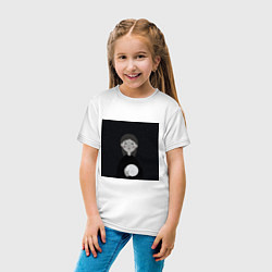 Футболка хлопковая детская Девочка с луной в руке на фоне звёздного неба, цвет: белый — фото 2