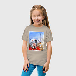Футболка хлопковая детская Юрий Гагарин на космодроме, цвет: миндальный — фото 2