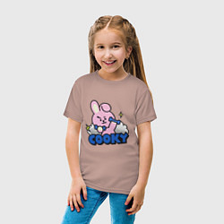 Футболка хлопковая детская Cooky BT21 Jungkook, цвет: пыльно-розовый — фото 2