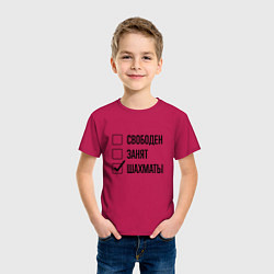 Футболка хлопковая детская Свободен занят: шахматы, цвет: маджента — фото 2