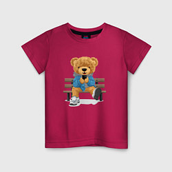 Футболка хлопковая детская Плюшевый медведь на скамейке, цвет: маджента