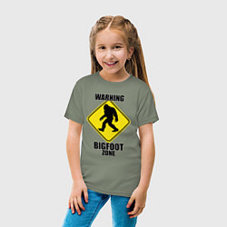 Футболка хлопковая детская Предупреждающий знак Bigfoot zone, цвет: авокадо — фото 2