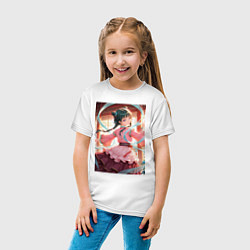 Футболка хлопковая детская Мао Мао танцует с лентами в окружении синих роз, цвет: белый — фото 2