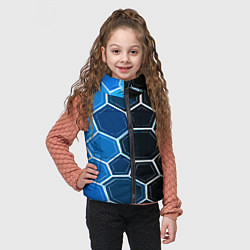 Детский жилет Белые шестиугольники на чёрно-синем фоне, цвет: 3D-светло-серый — фото 2