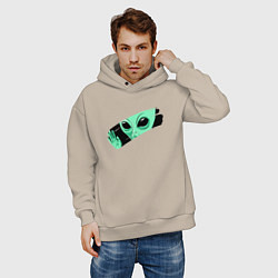 Толстовка оверсайз мужская Взгляд инопланетянина через стекло, цвет: миндальный — фото 2