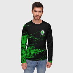 Лонгслив мужской Skoda: Паттерн авто брендов, цвет: 3D-принт — фото 2